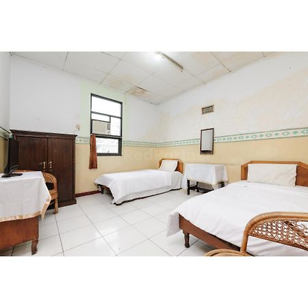 Hotel Al Hakim Syariah Redpartner Bekasi Exterior photo